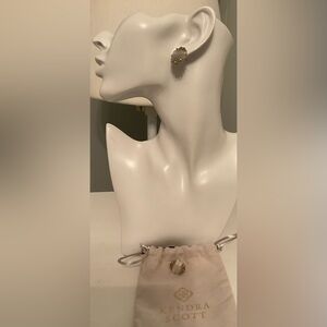 Kendra Scott Morgan slate cat’s eye stud earring with Gold Tone Backings.